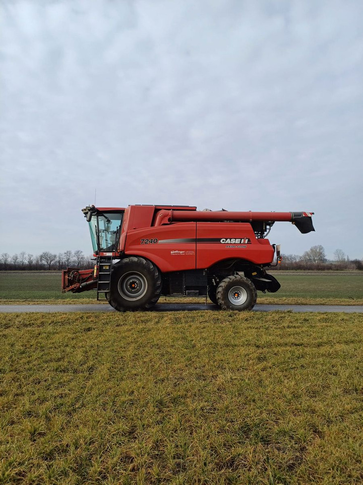 Case IH Axial-Flow 7240 - Moissonneuse-batteuse: photos 2 Case IH Axial-Flow 7240 - Moissonneuse-batteuse: photos 2