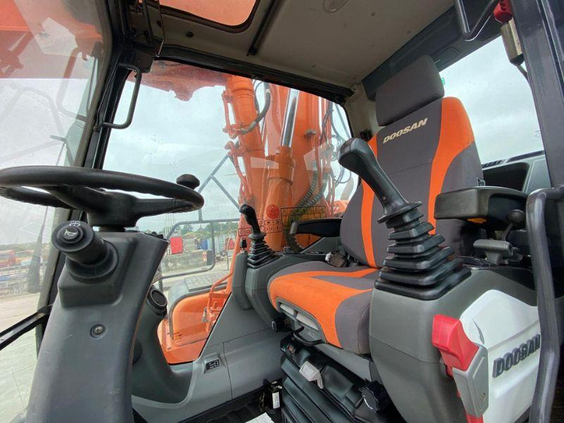 Doosan DX160 - Pelle sur pneus: photos 5 Doosan DX160 - Pelle sur pneus: photos 5