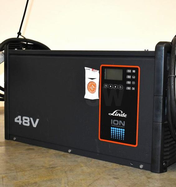 FRONIUS Linde Li-ION Charger 48V/185A - Accumulateur: photos 1 FRONIUS Linde Li-ION Charger 48V/185A - Accumulateur: photos 1