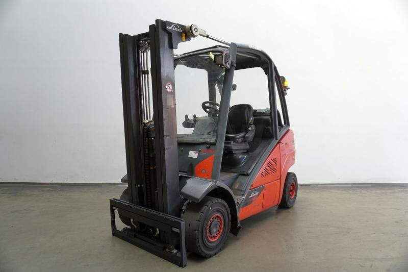 Linde H 25 T EVO 392-02 - Chariot élévateur à gaz: photos 1 Linde H 25 T EVO 392-02 - Chariot élévateur à gaz: photos 1