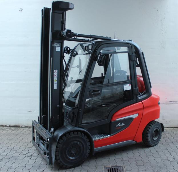 Linde H 30 T 1202 - Chariot élévateur à gaz: photos 1 Linde H 30 T 1202 - Chariot élévateur à gaz: photos 1