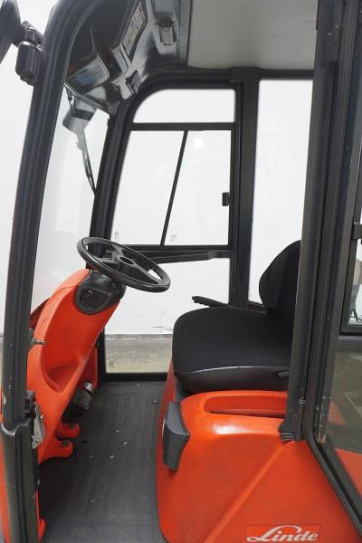 Linde P 60 Z 126 - Chariot tracteur: photos 3 Linde P 60 Z 126 - Chariot tracteur: photos 3