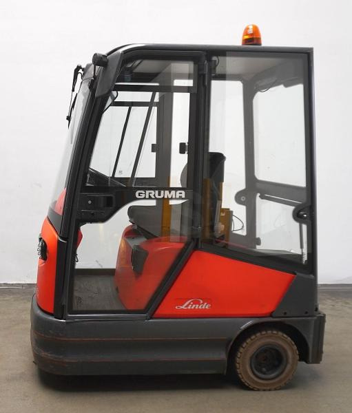 Linde P 60 Z 126 - Chariot tracteur: photos 4 Linde P 60 Z 126 - Chariot tracteur: photos 4