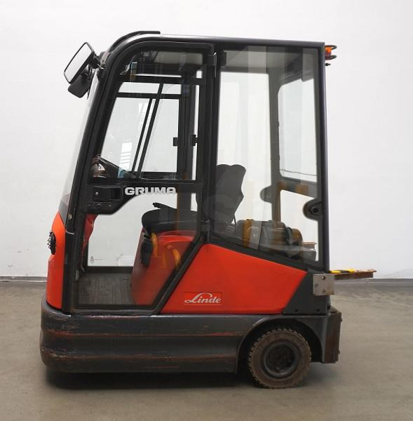 Linde P 60 Z 126 - Chariot tracteur: photos 4 Linde P 60 Z 126 - Chariot tracteur: photos 4