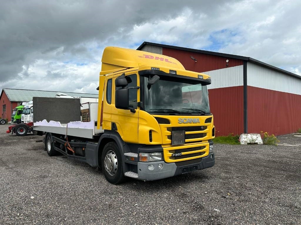 Scania SCANIA P250LB4X2MLB SERIE NR 05923 - Camion plateau: photos 2 Scania SCANIA P250LB4X2MLB SERIE NR 05923 - Camion plateau: photos 2