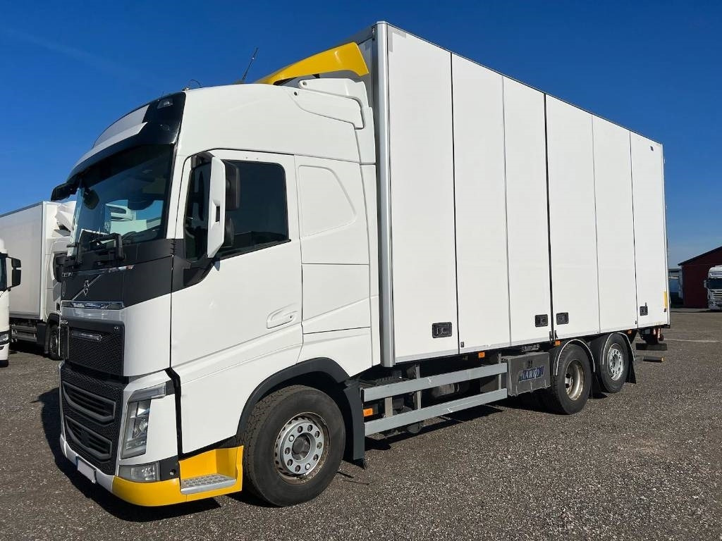 Volvo FH500 6*2 serie 2032 - Camion fourgon: photos 1 Volvo FH500 6*2 serie 2032 - Camion fourgon: photos 1