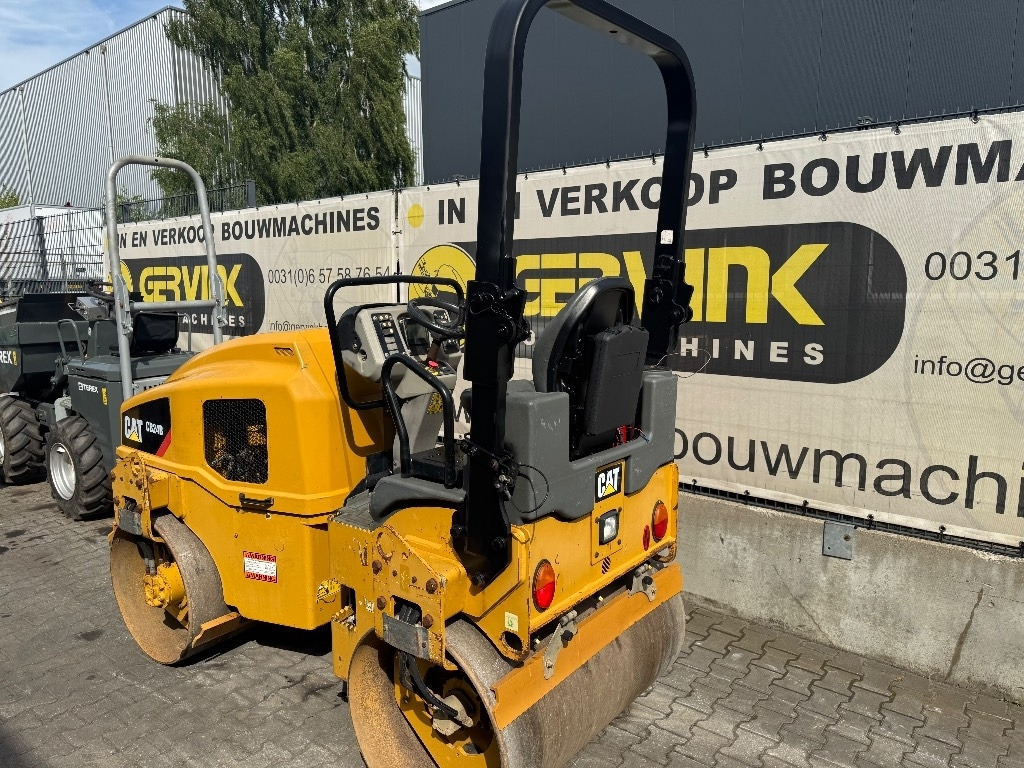 CAT CB 24 B - Rouleau compresseur: photos 2 CAT CB 24 B - Rouleau compresseur: photos 2