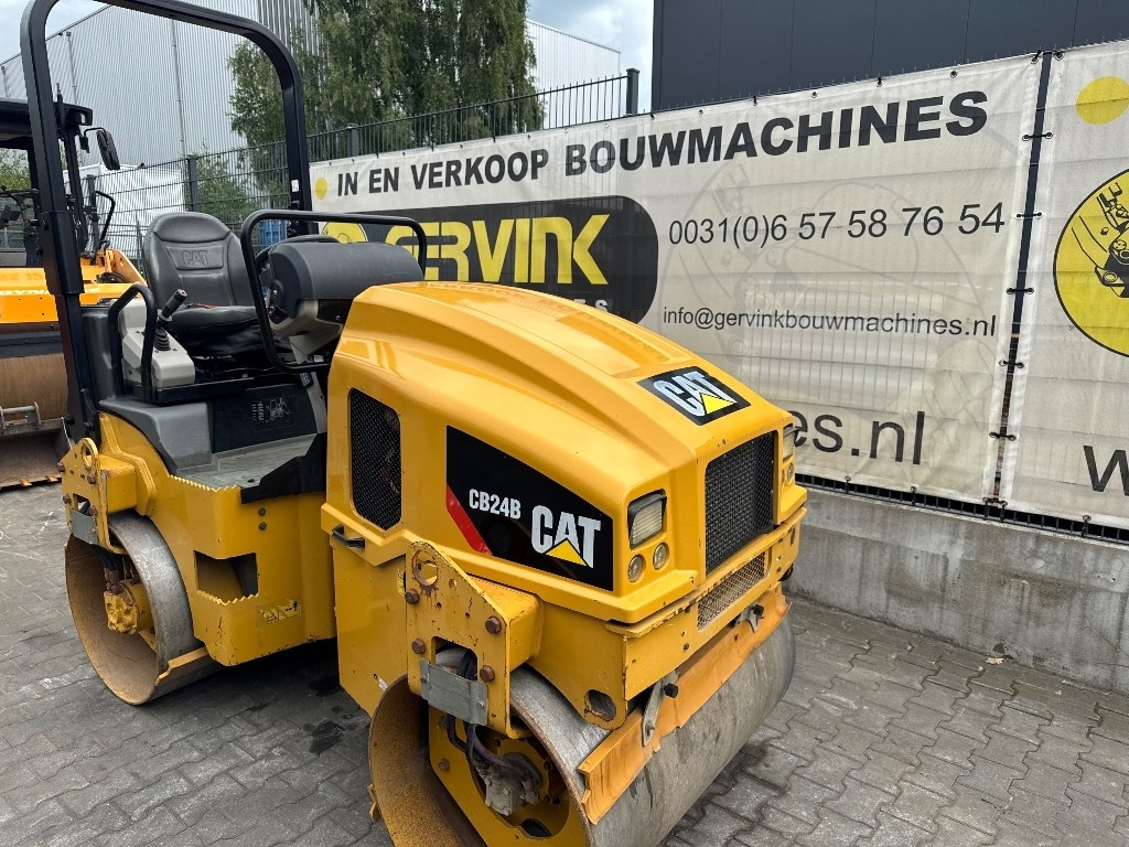 CAT CB 24 B - Rouleau compresseur: photos 1 CAT CB 24 B - Rouleau compresseur: photos 1
