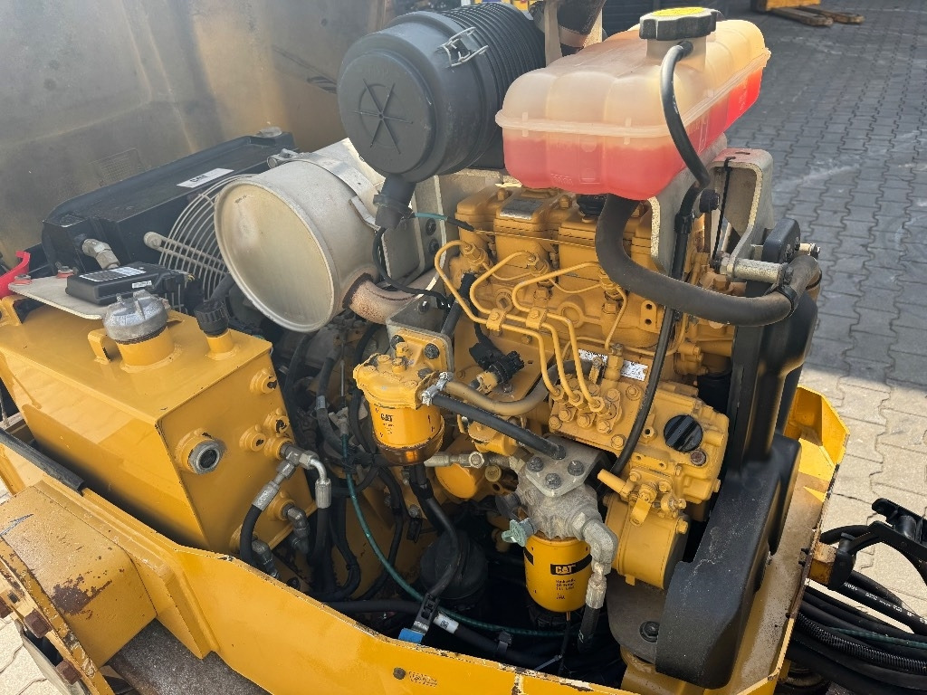 CAT CB 24 B - Rouleau compresseur: photos 5 CAT CB 24 B - Rouleau compresseur: photos 5