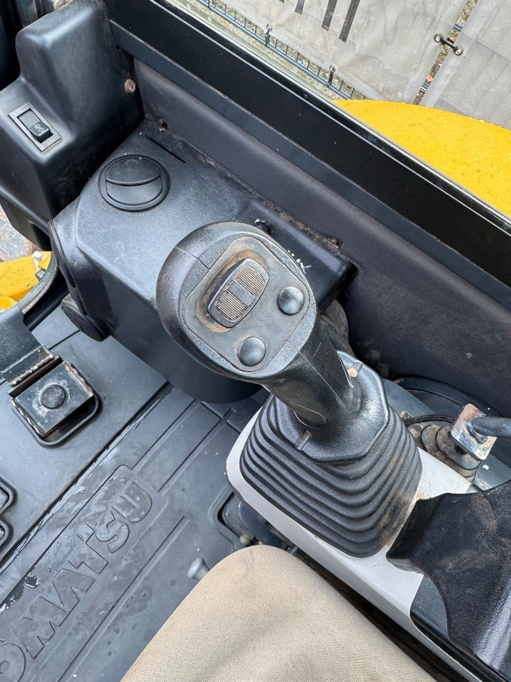 Komatsu PC 26 MR-3 - Mini pelle: photos 4 Komatsu PC 26 MR-3 - Mini pelle: photos 4