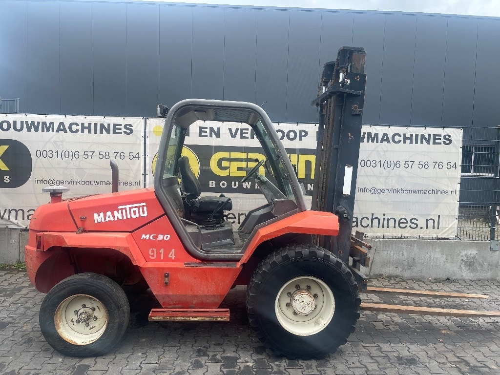 Manitou MC 30 - Chariot tout terrain: photos 4 Manitou MC 30 - Chariot tout terrain: photos 4