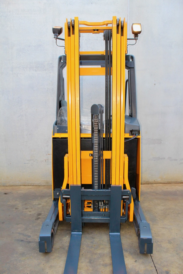 Jungheinrich ETV 110 560 DZ - Chariot à mât rétractable: photos 5 Jungheinrich ETV 110 560 DZ - Chariot à mât rétractable: photos 5