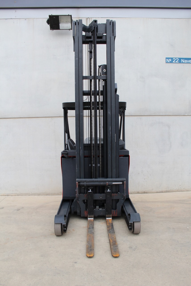 Linde R 16 - Chariot à mât rétractable: photos 5 Linde R 16 - Chariot à mât rétractable: photos 5