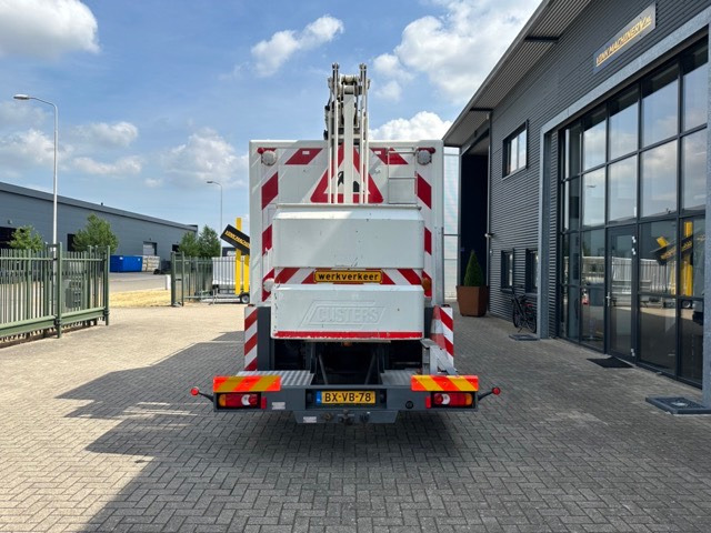 Camion avec nacelle custers T265-18: photos 10