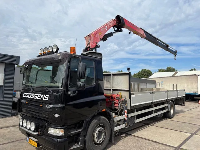 DAF CF 75.250 4x2 Fassi F215 crane Radio controlled Flat bed body - Camion grue: photos 2 DAF CF 75.250 4x2 Fassi F215 crane Radio controlled Flat bed body - Camion grue: photos 2
