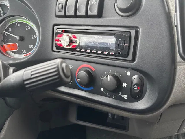 Camion à rideaux coulissants DAF LF 45 210 curtainslider open top roof steel transport MOT 04-2026: photos 18