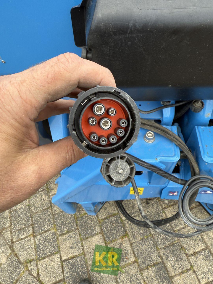Lemken Polaris 14 - Distributeur d'engrais: photos 1 Lemken Polaris 14 - Distributeur d'engrais: photos 1