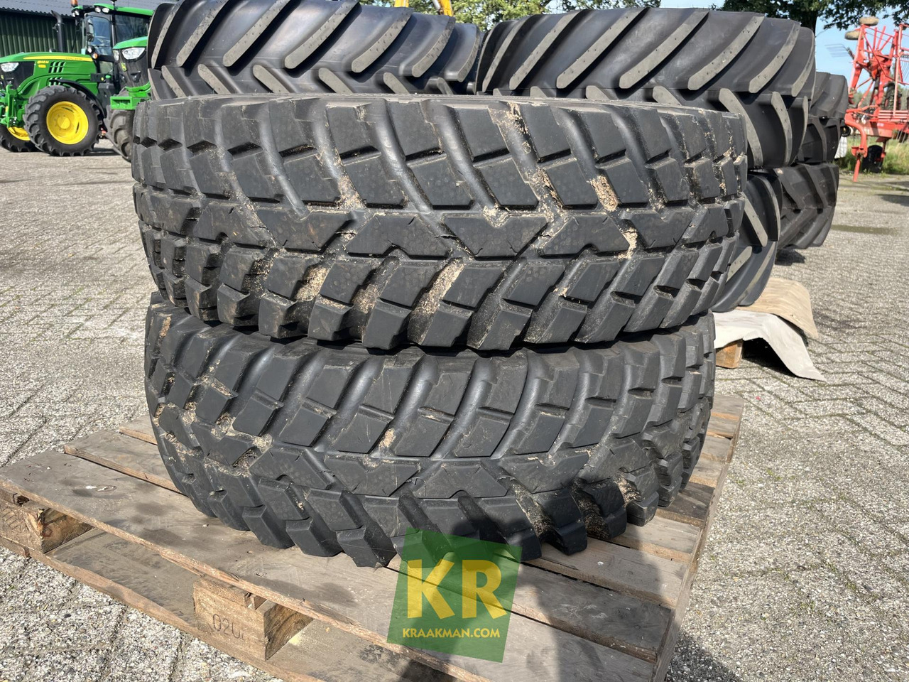 Onbekend merk Nokian 360/80R24 Tri 2 - Pneu pour Machine agricole: photos 1 Onbekend merk Nokian 360/80R24 Tri 2 - Pneu pour Machine agricole: photos 1