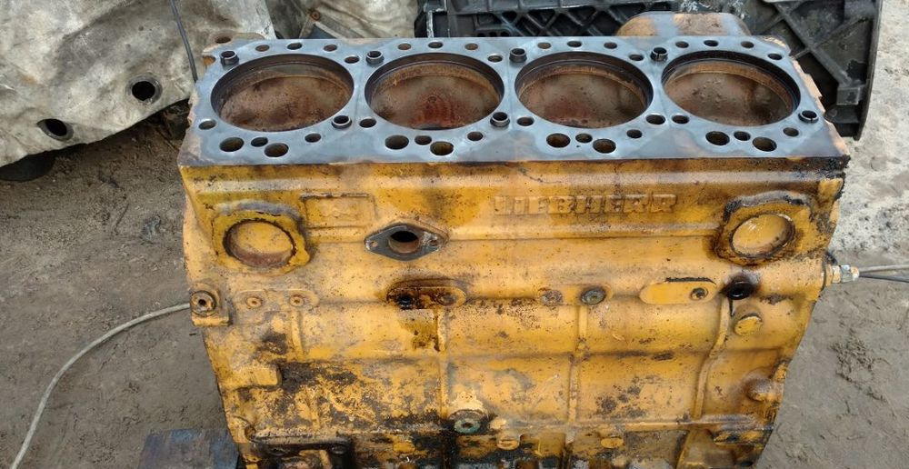 Blok Silnika LIEBHERR D904 D 904 NA 904 T CZĘŚCI WAŁ KORBOWY GŁOWICA TŁOK - Bloc-cylindres pour Engins de chantier: photos 4 Blok Silnika LIEBHERR D904 D 904 NA 904 T CZĘŚCI WAŁ KORBOWY GŁOWICA TŁOK - Bloc-cylindres pour Engins de chantier: photos 4