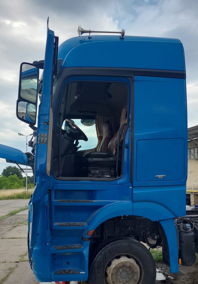 MERCEDES-BENZ Actros MP4 BIG SPACE - Cabine et intérieur pour Camion: photos 3 MERCEDES-BENZ Actros MP4 BIG SPACE - Cabine et intérieur pour Camion: photos 3