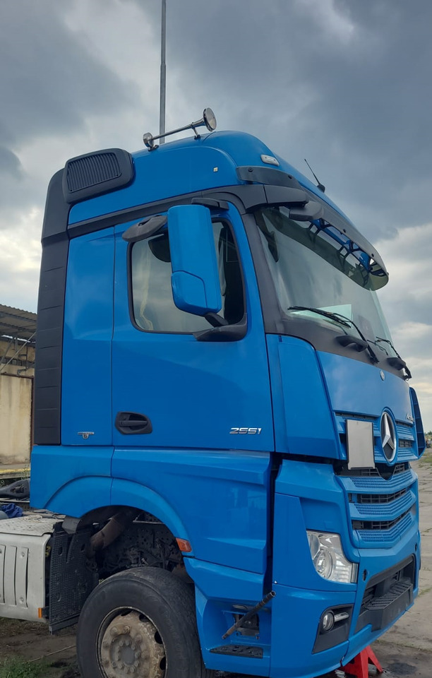 MERCEDES-BENZ Actros MP4 BIG SPACE - Cabine et intérieur pour Camion: photos 2 MERCEDES-BENZ Actros MP4 BIG SPACE - Cabine et intérieur pour Camion: photos 2