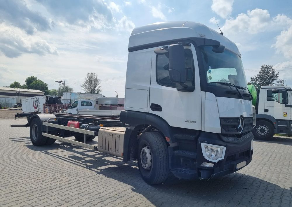 Mercedes-Benz Actros 1836 - Camion à rideaux coulissants: photos 2 Mercedes-Benz Actros 1836 - Camion à rideaux coulissants: photos 2