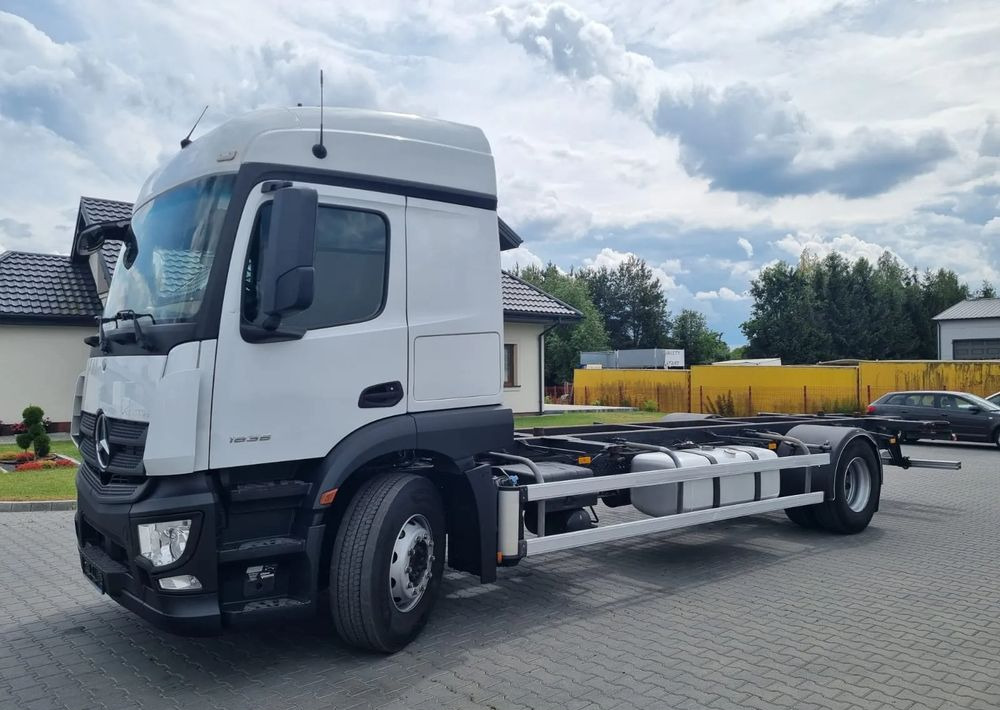 Mercedes-Benz Actros 1836 - Camion à rideaux coulissants: photos 1 Mercedes-Benz Actros 1836 - Camion à rideaux coulissants: photos 1