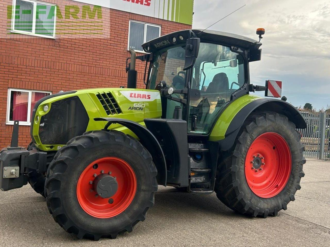 CLAAS ARION 650 HEXASHIFT - STAGE V CEBIS 50K HEXASHIFT CEBIS - Tracteur agricole: photos 1 CLAAS ARION 650 HEXASHIFT - STAGE V CEBIS 50K HEXASHIFT CEBIS - Tracteur agricole: photos 1