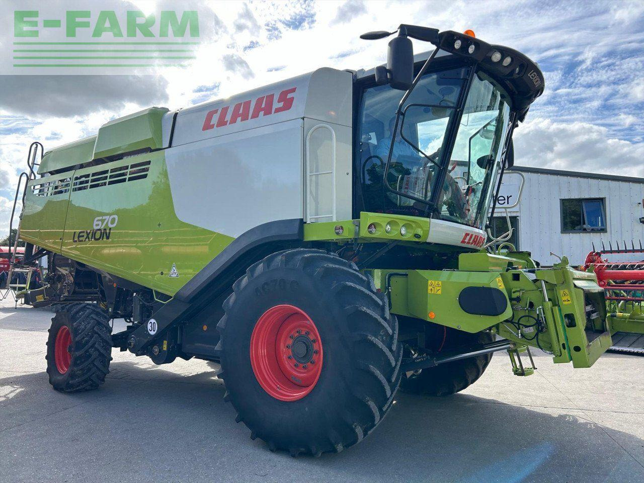CLAAS LEXION 670 M T4F - Moissonneuse-batteuse: photos 2 CLAAS LEXION 670 M T4F - Moissonneuse-batteuse: photos 2