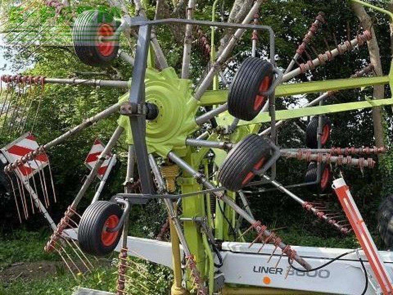 CLAAS USED LINER 3600 - Faneuse: photos 4 CLAAS USED LINER 3600 - Faneuse: photos 4