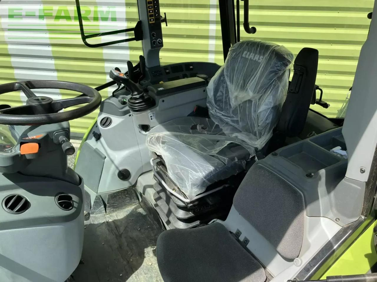 CLAAS arion 430 panoramic + fl 100 c - Tracteur agricole: photos 3 CLAAS arion 430 panoramic + fl 100 c - Tracteur agricole: photos 3