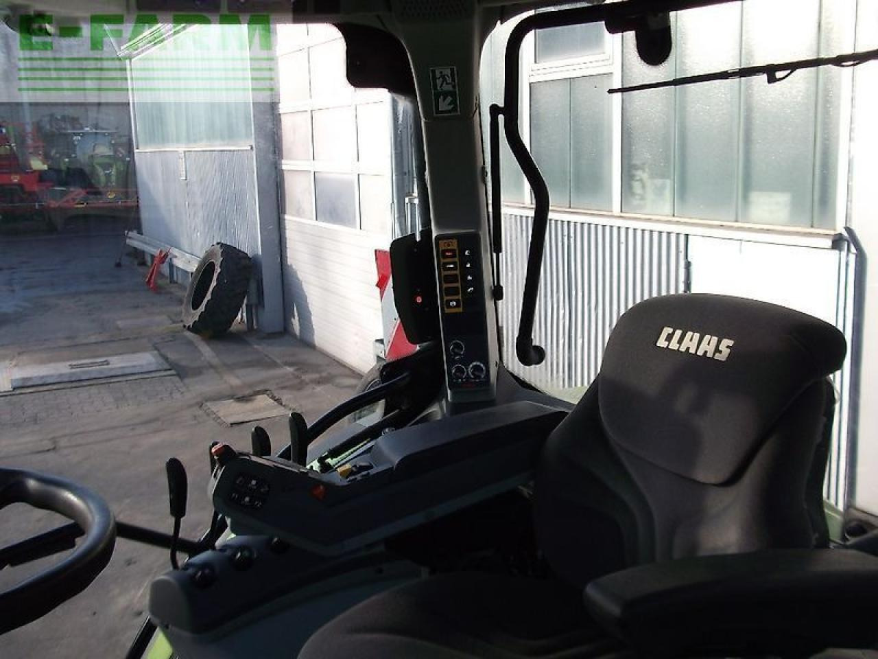 CLAAS arion 550 hexashift cis HEXASHIFT CIS - Tracteur agricole: photos 5 CLAAS arion 550 hexashift cis HEXASHIFT CIS - Tracteur agricole: photos 5