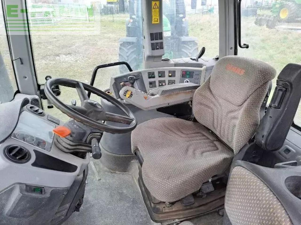 Tracteur agricole CLAAS axion 820: photos 7 Tracteur agricole CLAAS axion 820: photos 7