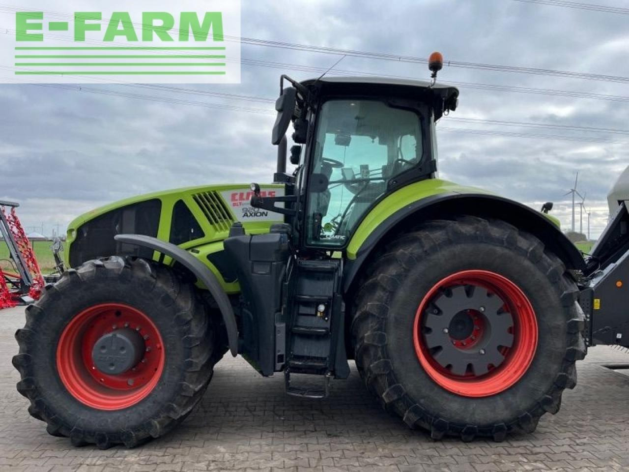 CLAAS axion 920 cmatic cebis CMATIC CEBIS - Tracteur agricole: photos 4 CLAAS axion 920 cmatic cebis CMATIC CEBIS - Tracteur agricole: photos 4
