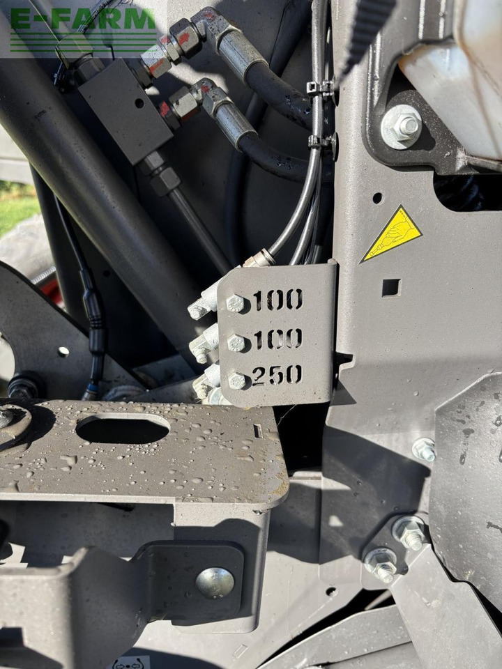 Presse à balles cubiques CLAAS claas variant 585 rc: photos 22 Presse à balles cubiques CLAAS claas variant 585 rc: photos 22