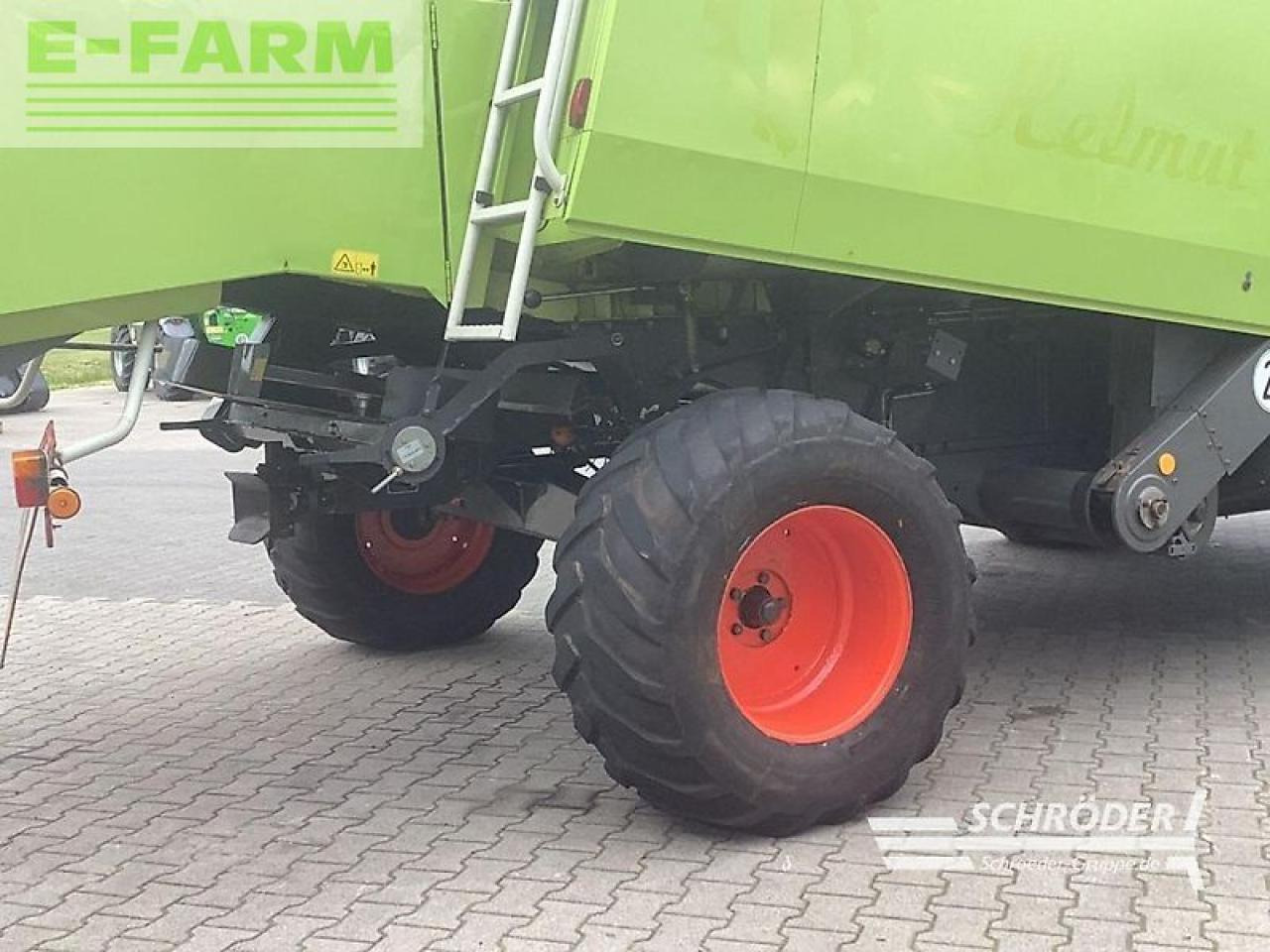 CLAAS dominator 360 mega + c 600 schneidwerk - Moissonneuse-batteuse: photos 5 CLAAS dominator 360 mega + c 600 schneidwerk - Moissonneuse-batteuse: photos 5