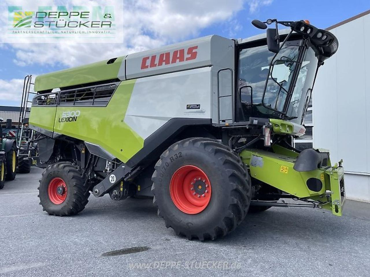 CLAAS lexion 5300 - Moissonneuse-batteuse: photos 1 CLAAS lexion 5300 - Moissonneuse-batteuse: photos 1