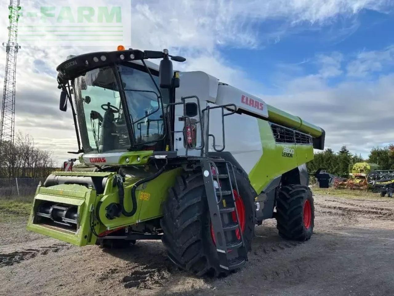 CLAAS lexion 8800 4wd - Moissonneuse-batteuse: photos 1 CLAAS lexion 8800 4wd - Moissonneuse-batteuse: photos 1