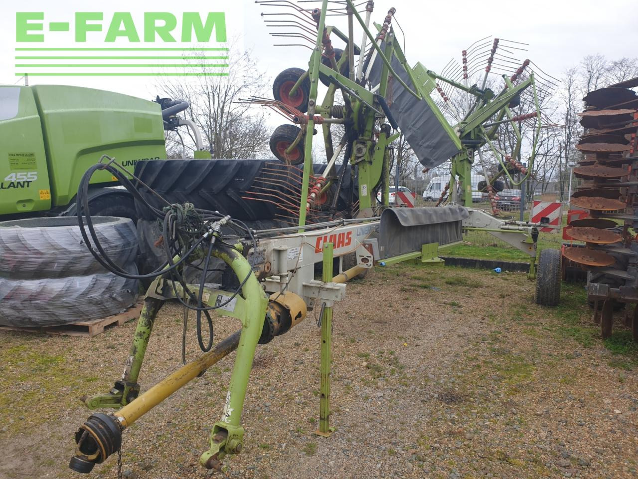 CLAAS liner 1250 profil - Faneuse: photos 1 CLAAS liner 1250 profil - Faneuse: photos 1