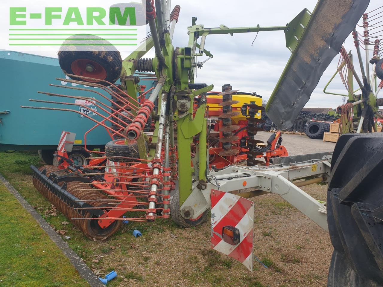 CLAAS liner 1250 profil - Faneuse: photos 3 CLAAS liner 1250 profil - Faneuse: photos 3