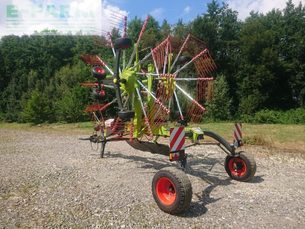 CLAAS liner 2700 - Faneuse: photos 4 CLAAS liner 2700 - Faneuse: photos 4