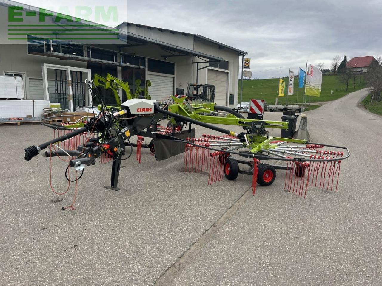 CLAAS liner 2700 trend - Faneuse: photos 2 CLAAS liner 2700 trend - Faneuse: photos 2