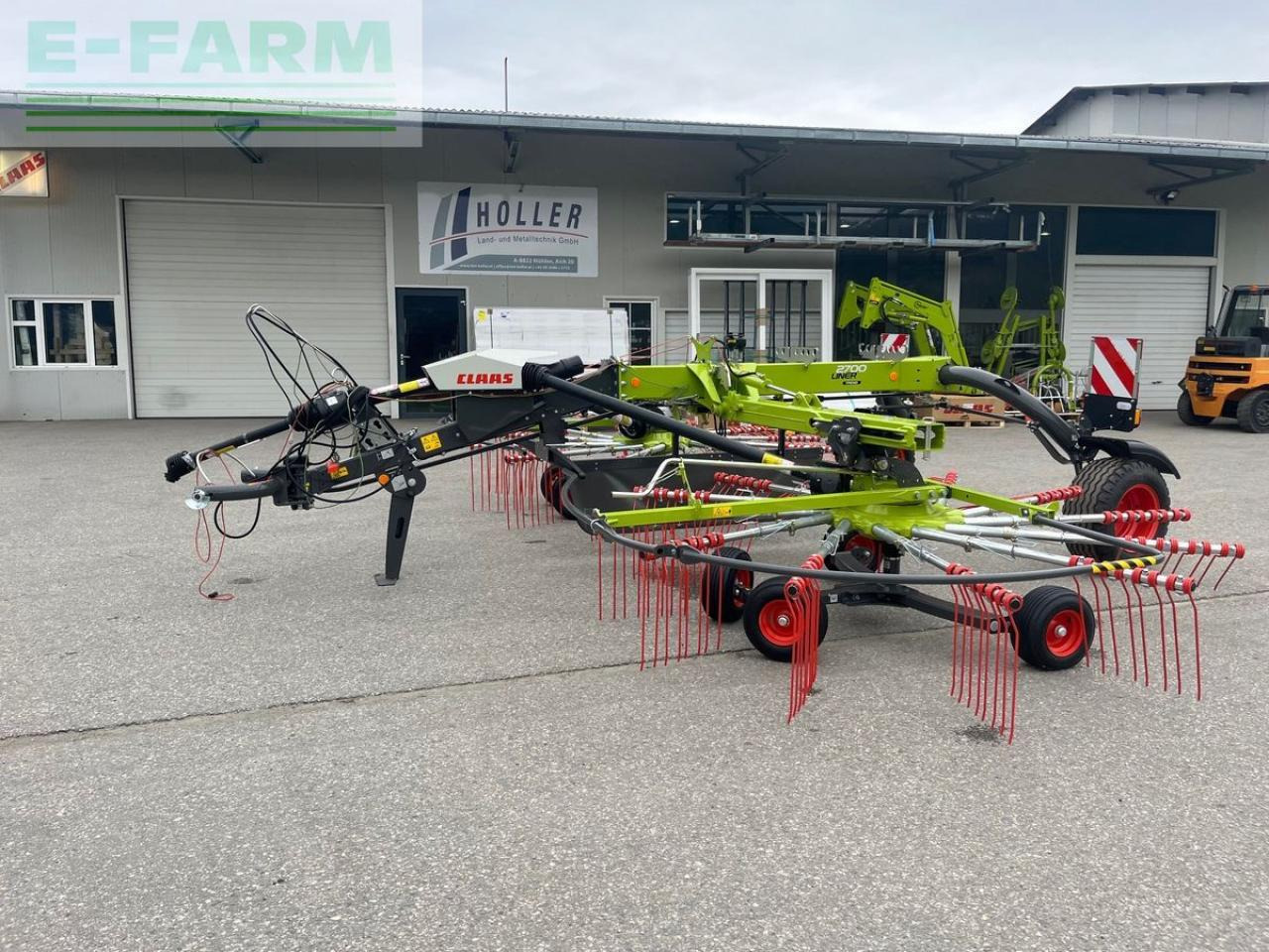 CLAAS liner 2700 trend - Faneuse: photos 1 CLAAS liner 2700 trend - Faneuse: photos 1