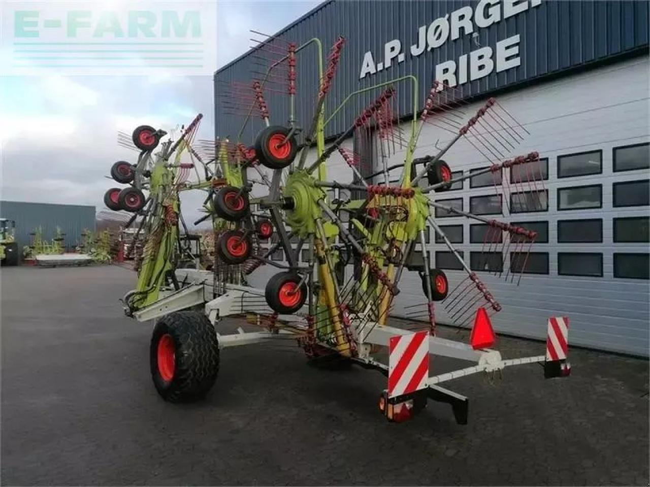 CLAAS liner 3500 rotorriver - Faneuse: photos 3 CLAAS liner 3500 rotorriver - Faneuse: photos 3