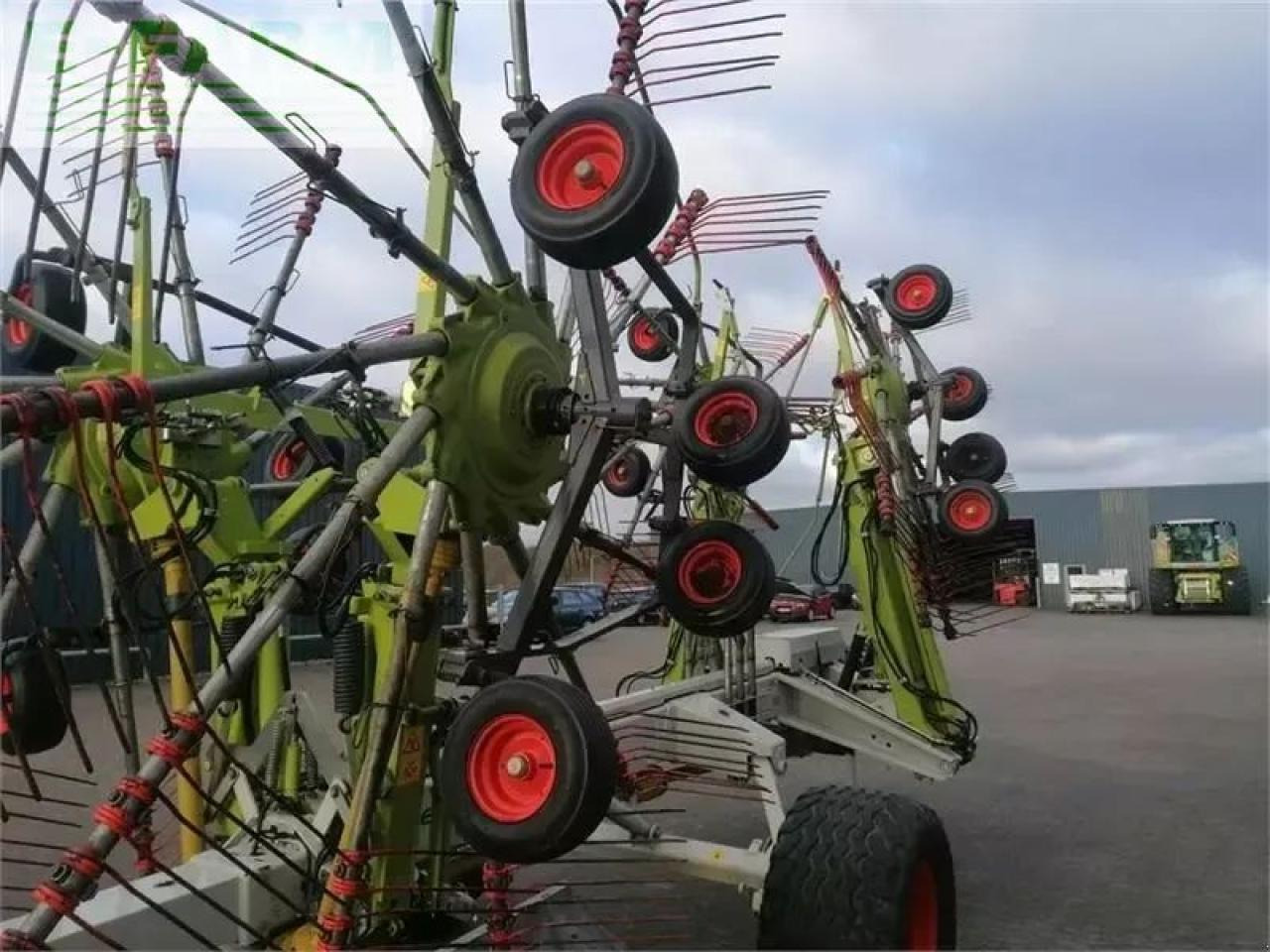 CLAAS liner 3500 rotorriver - Faneuse: photos 5 CLAAS liner 3500 rotorriver - Faneuse: photos 5