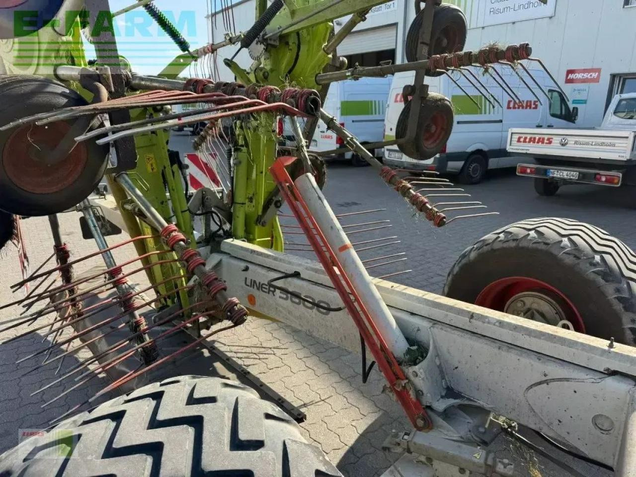 CLAAS liner 3600 - Faneuse: photos 4 CLAAS liner 3600 - Faneuse: photos 4