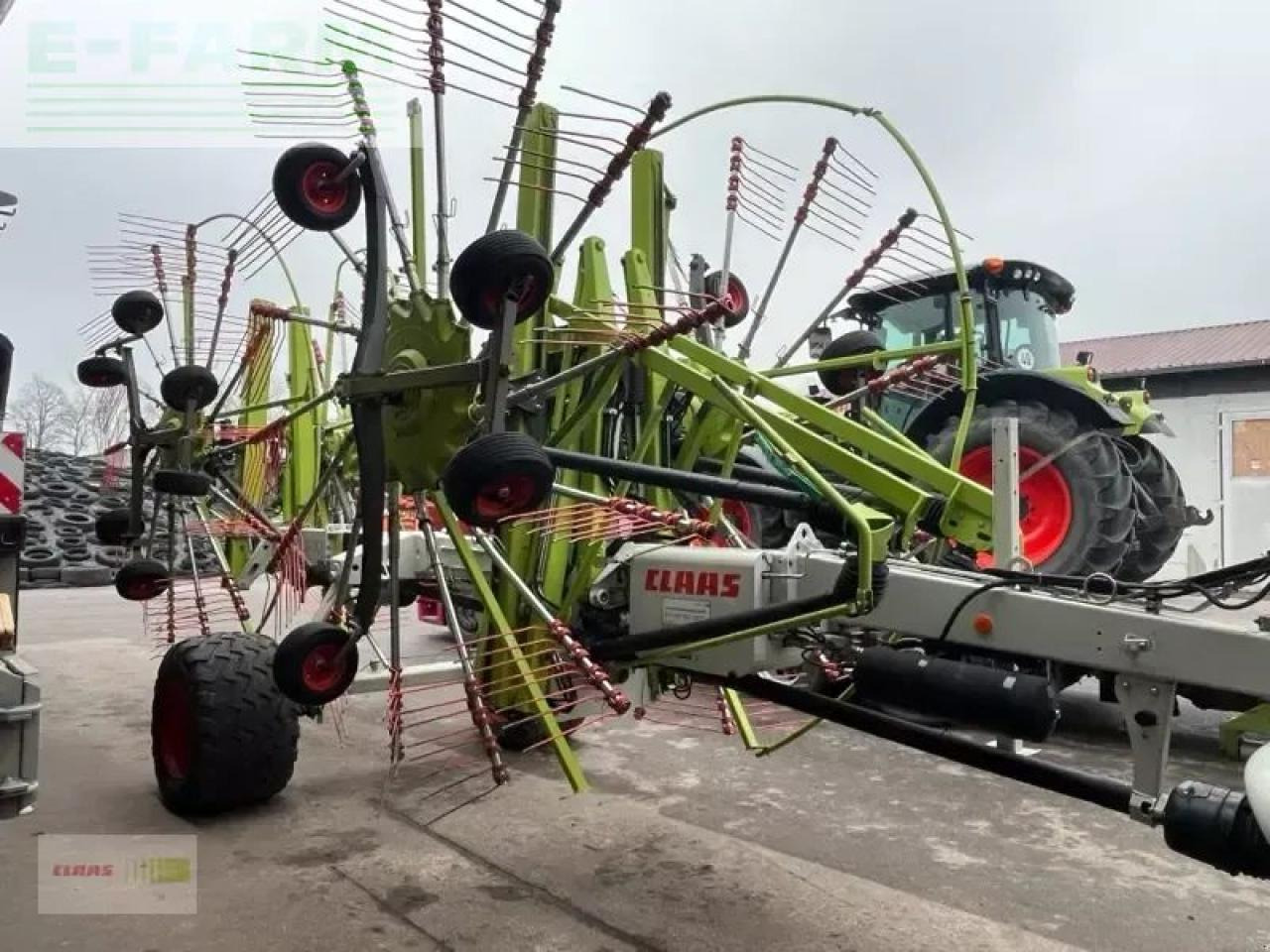 CLAAS liner 4000 comfort - Faneuse: photos 4 CLAAS liner 4000 comfort - Faneuse: photos 4