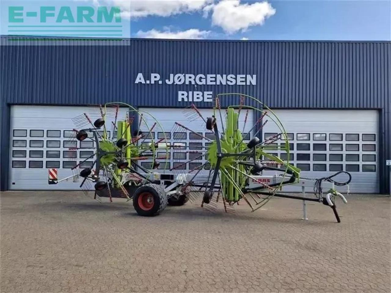 CLAAS liner 4000hhv 1156 timer - Faneuse: photos 1 CLAAS liner 4000hhv 1156 timer - Faneuse: photos 1