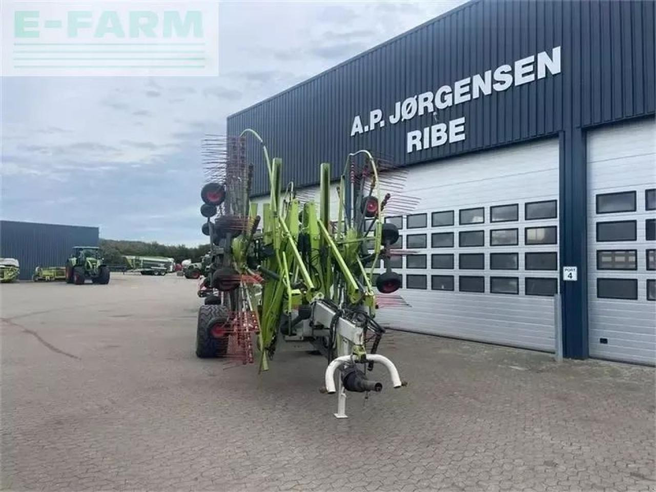 CLAAS liner 4000hhv - Faneuse: photos 5 CLAAS liner 4000hhv - Faneuse: photos 5