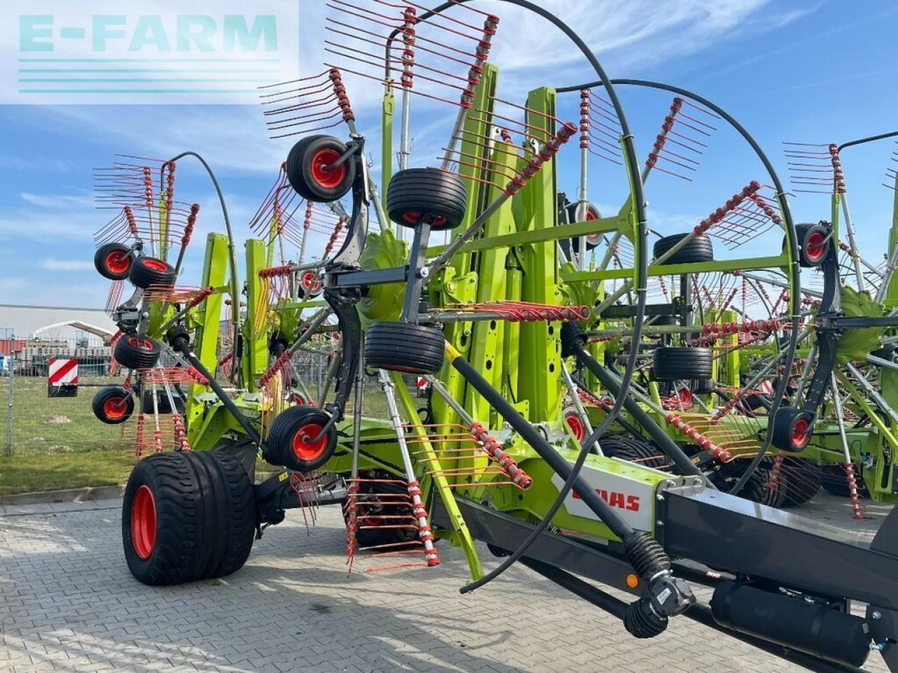 CLAAS liner 4800 business pro - Faneuse: photos 1 CLAAS liner 4800 business pro - Faneuse: photos 1